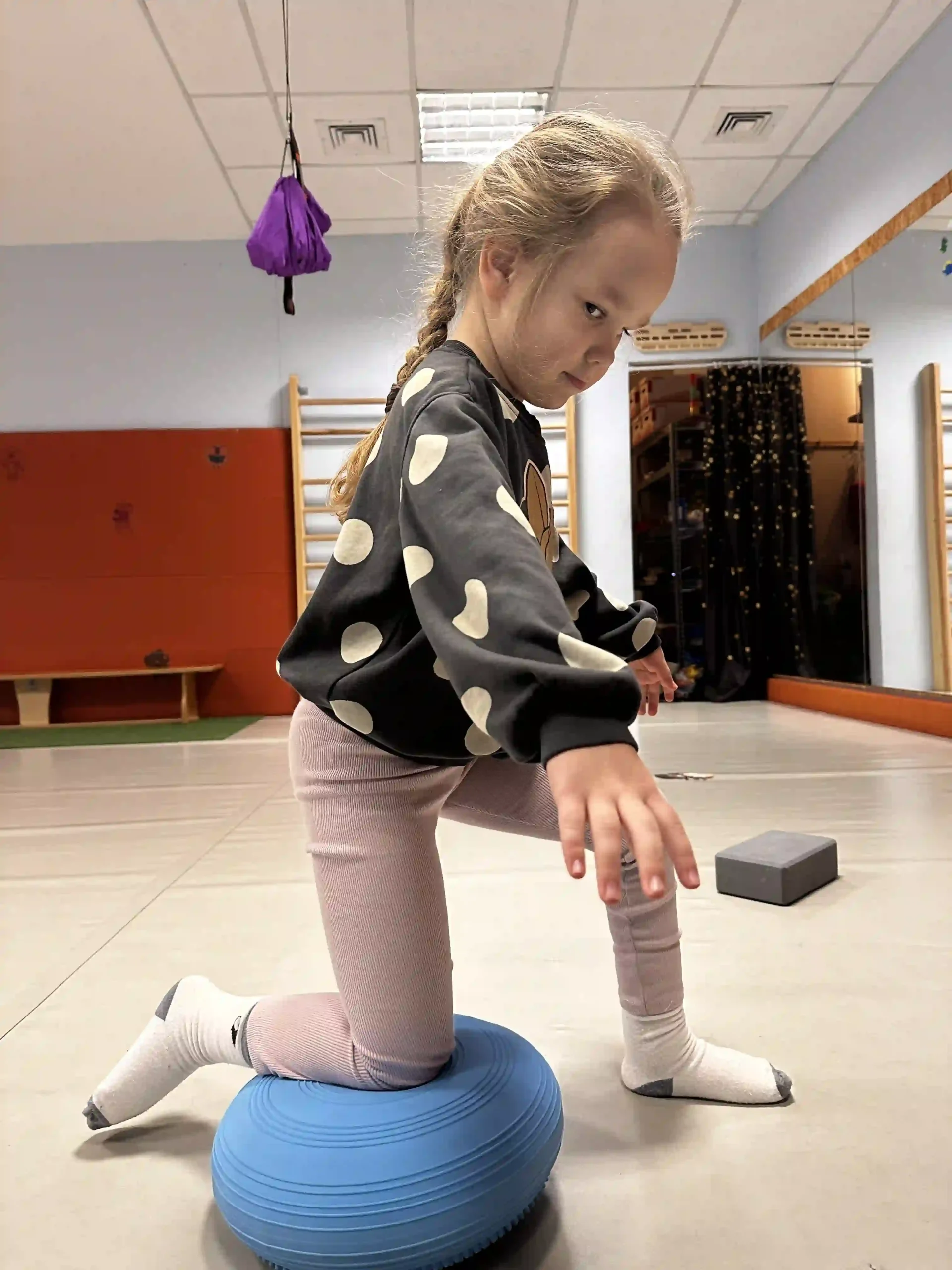 ćwiczące dziecko 1