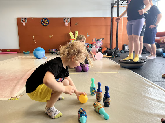 ćwiczące dziecko 5