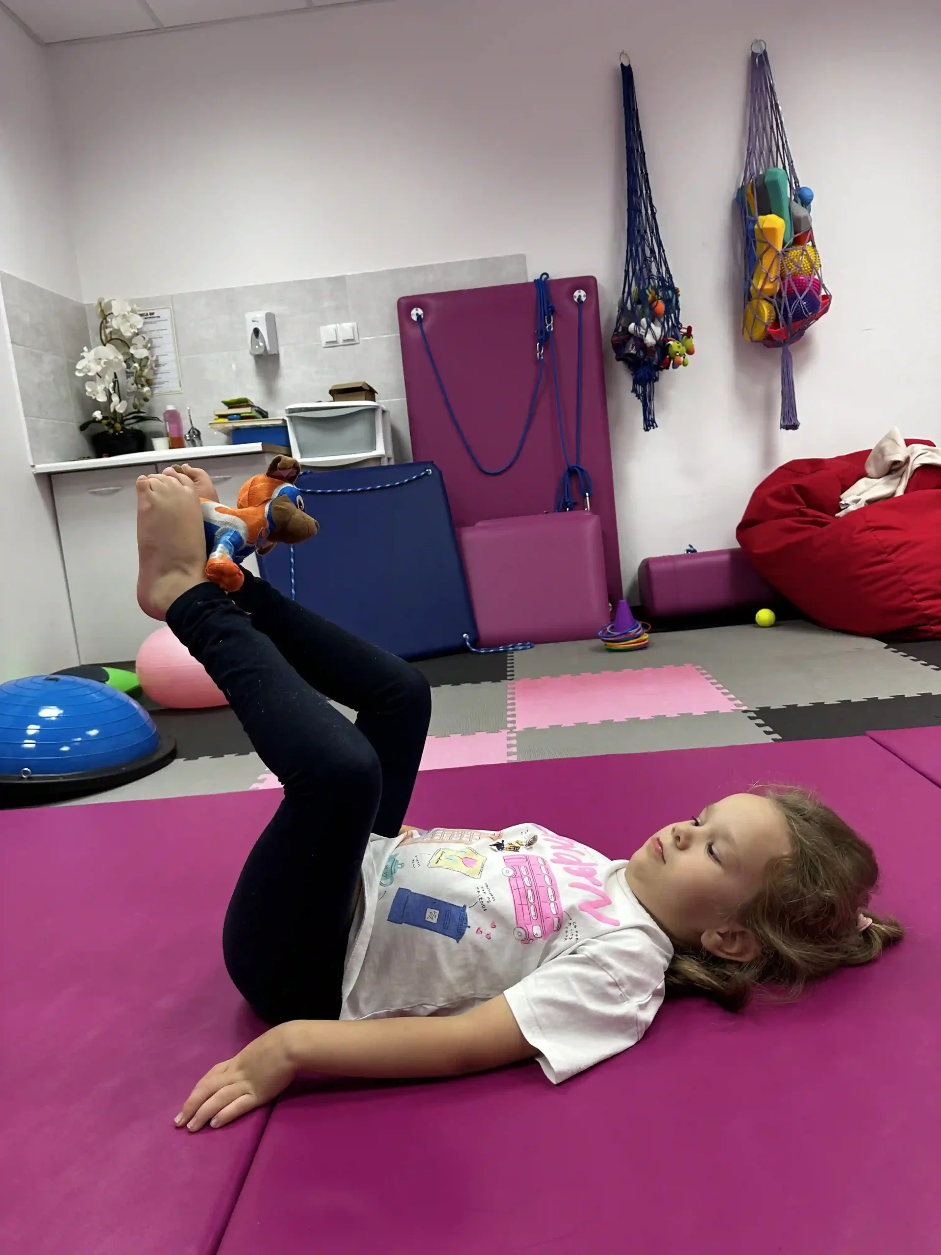 ćwiczące dziecko 8